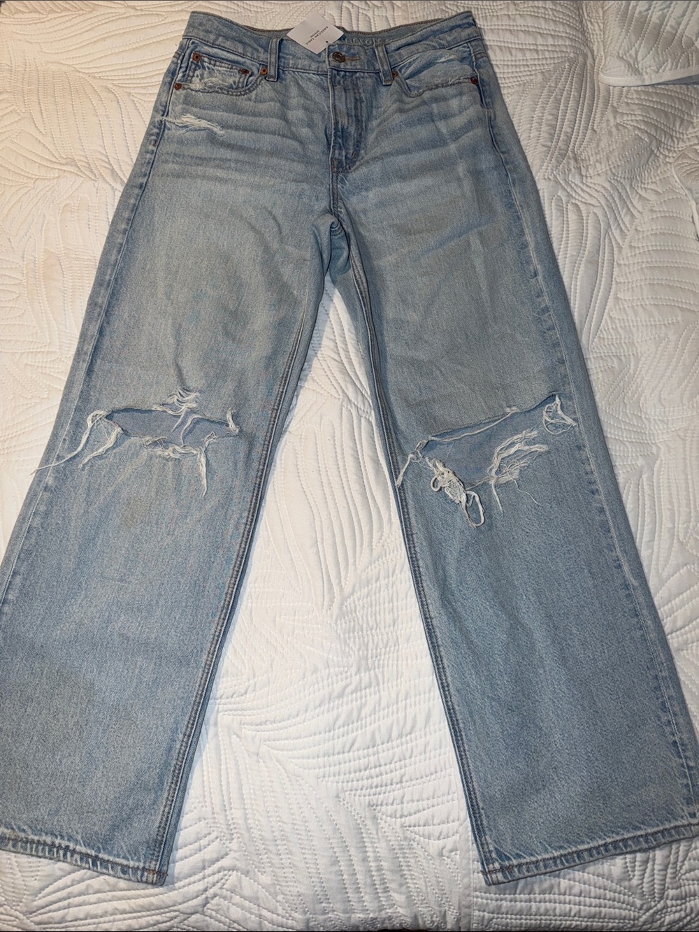 American Eagle Light Blue Distressed 👖